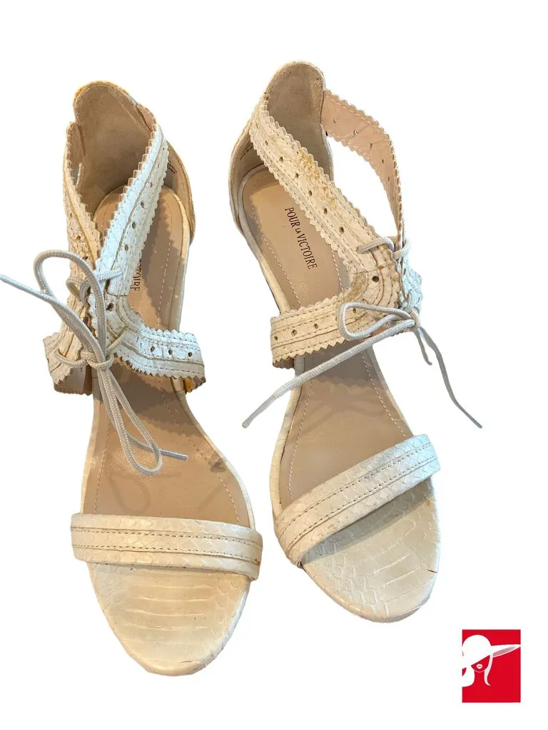 Pour la Victoire Shanna pumps size 8