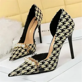 Queen's March Pump Shoes