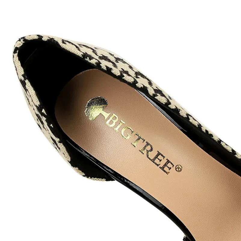 Queen's March Pump Shoes