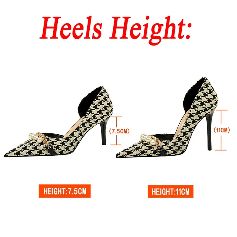 Queen's March Pump Shoes